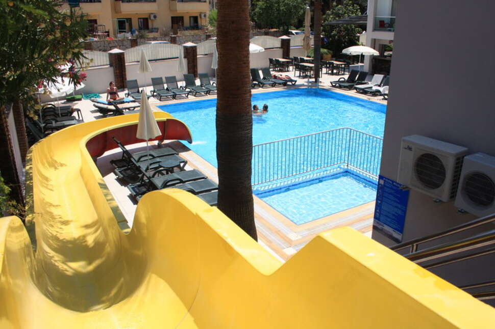 Ein Foto vom Pool im Hotel Palmea