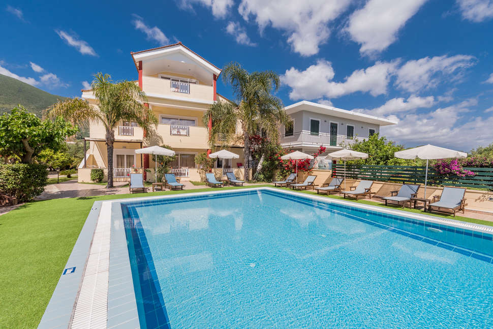 Ein Foto vom Pool im Oscar Villa & Studios