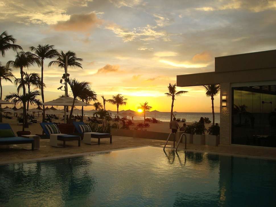 Een foto van het zwembad bij Bucuti & Tara Beach Resort