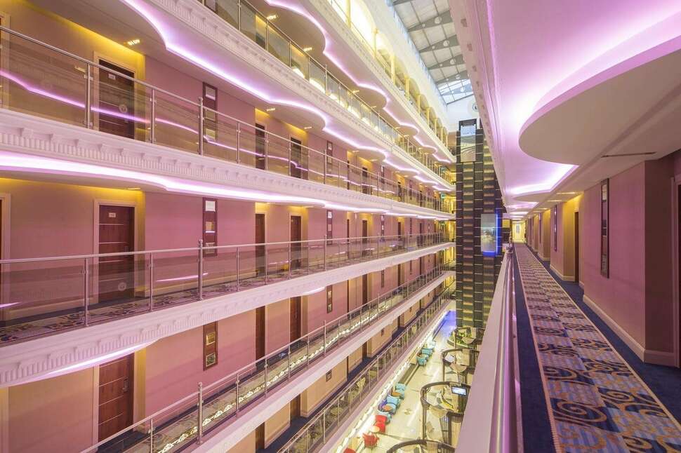 Een foto van het interieur van Doganay Beach Club
