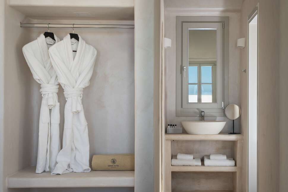 Een foto van Danae Suites Santorini