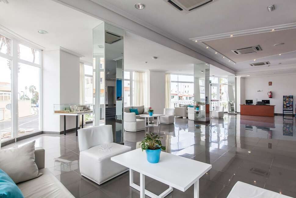 Een foto van het interieur van Blue Sea Hotel Lagos de Cesar