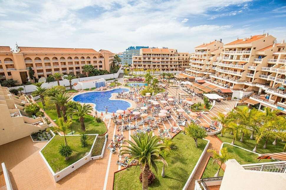Een foto van de buitenkant van Hotel Coral Compostela Beach