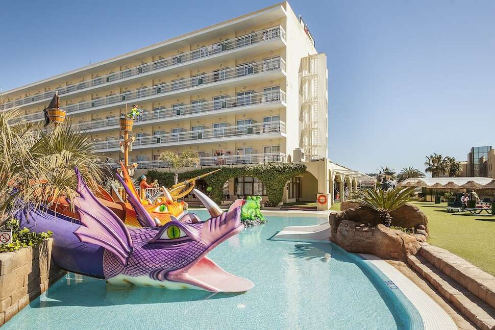 Een foto van het zwembad bij Hotel Evenia Olympic Park
