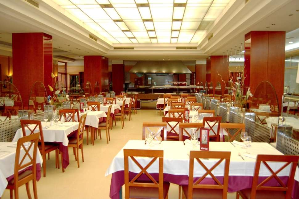 Een foto van het zwembad bij 4R Regina Gran Hotel