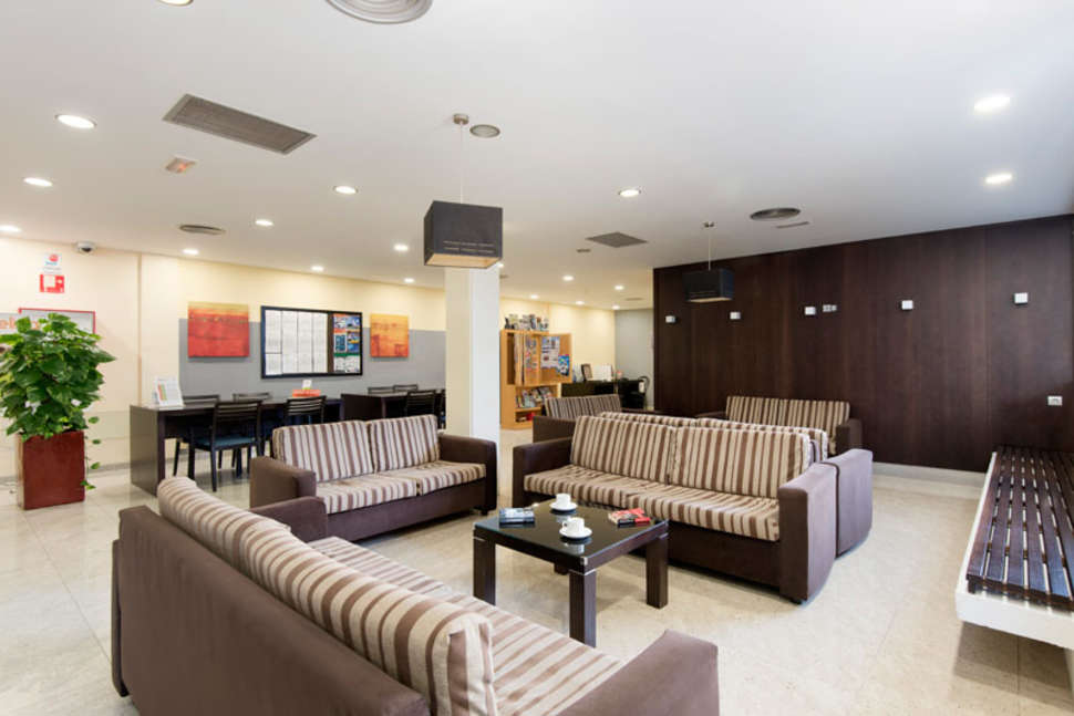 Een foto van het interieur van Floresta Aparthotel