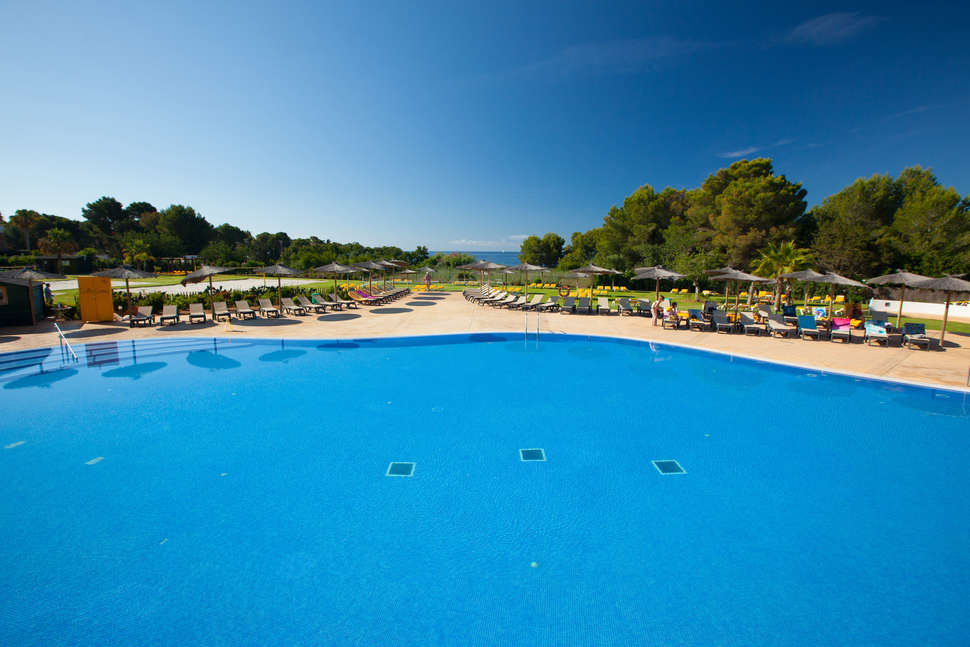 Een foto van het zwembad bij Magic Life Cala Pada