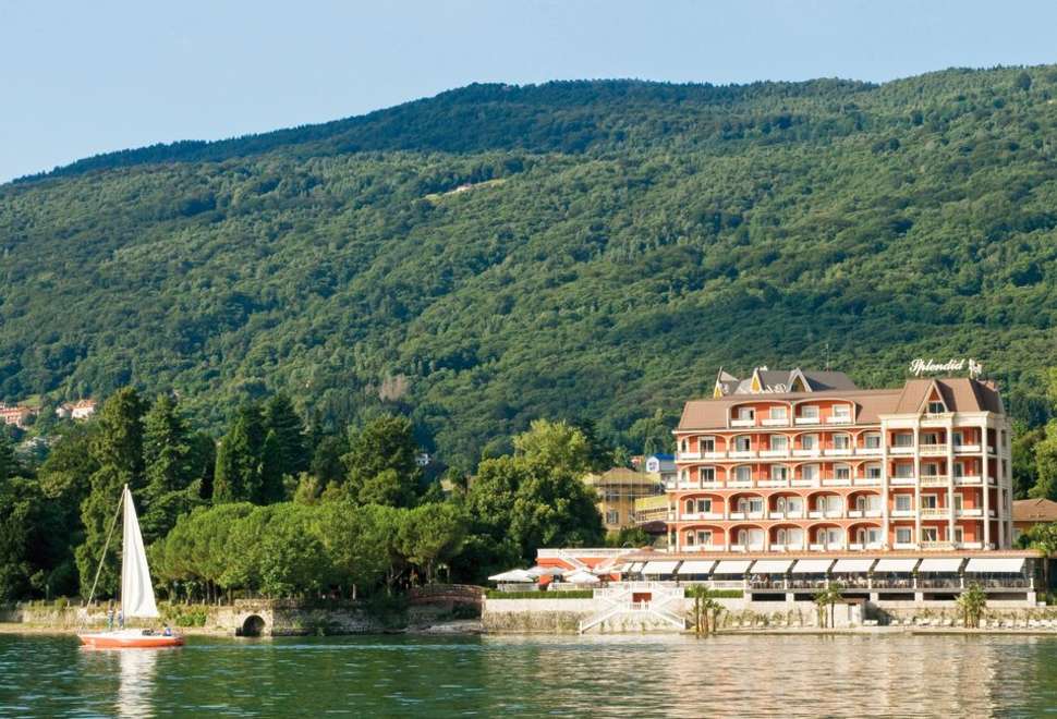 Een foto van de buitenkant van Hotel Splendid