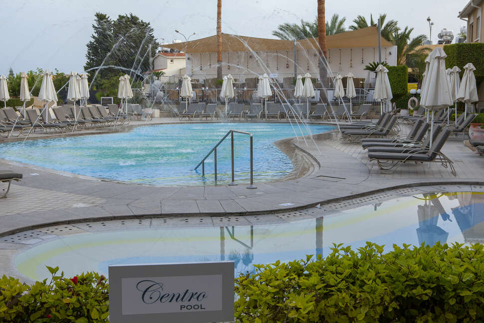 Ein Foto vom Pool im The King Jason Paphos