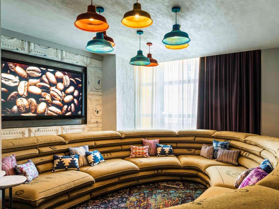 Een foto van de buitenkant van Novotel London Canary Wharf