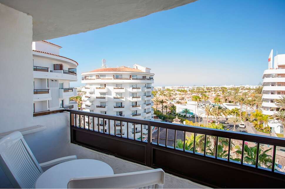 Ein Foto von der Terrasse im Servatur Waikiki