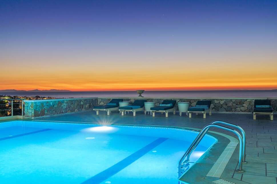Een foto van het zwembad bij Epavlis Hotel