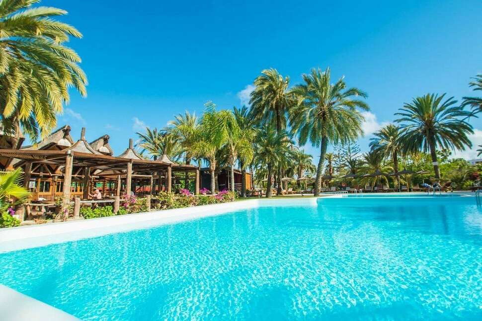 Een foto van het zwembad bij HL Bungalows Miraflor Suites