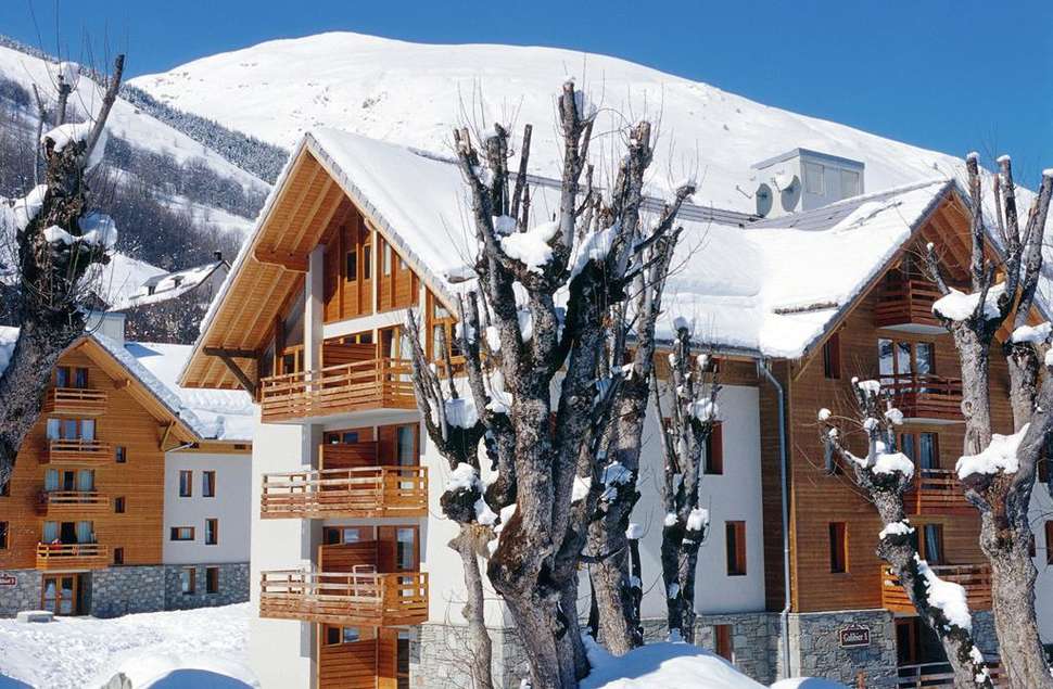 Een foto van de buitenkant van Les Chalets du Galibier