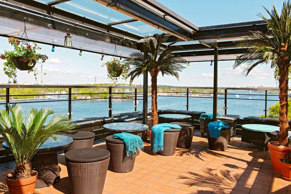 Een foto van het terras bij Scandic Sjofartshotellet