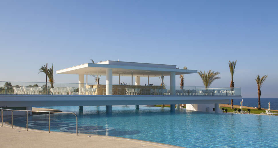 Ein Foto vom Pool im The King Evelthon Beach Hotel & Resort