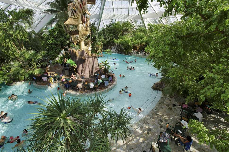 Een foto van het zwembad bij Center Parcs De Vossemeren