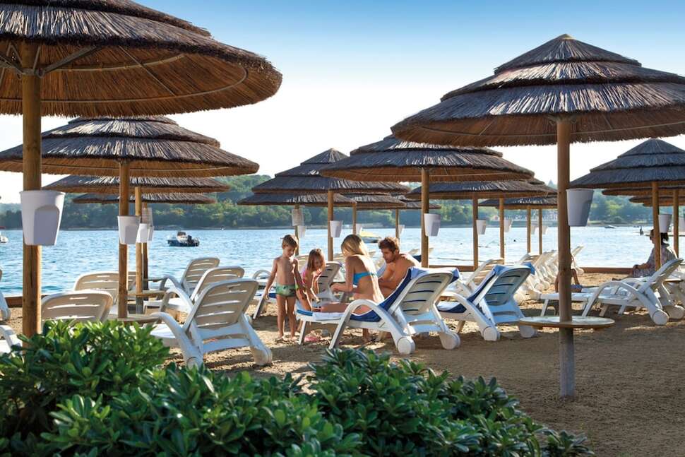 Een foto van het strand bij Valamar Club Tamaris & Residence