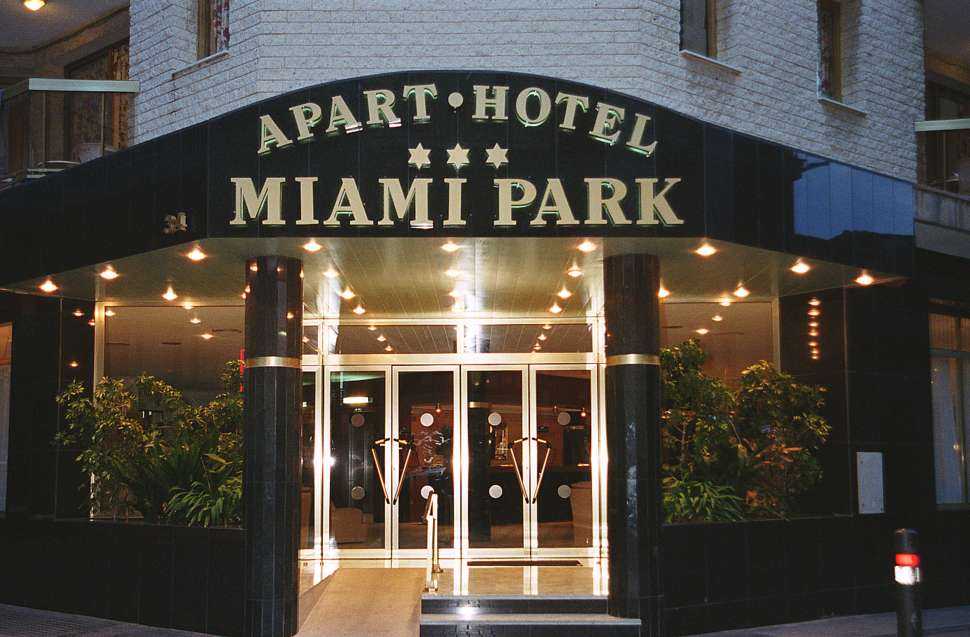 Een foto van de buitenkant van Miami Park Aparthotel