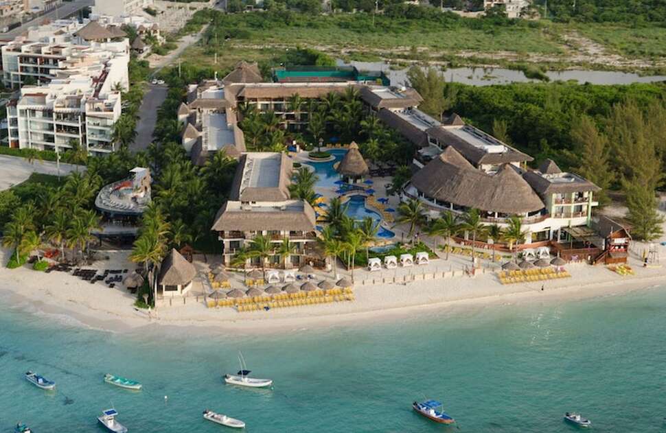 Een foto van het zwembad bij The Reef Coco Beach