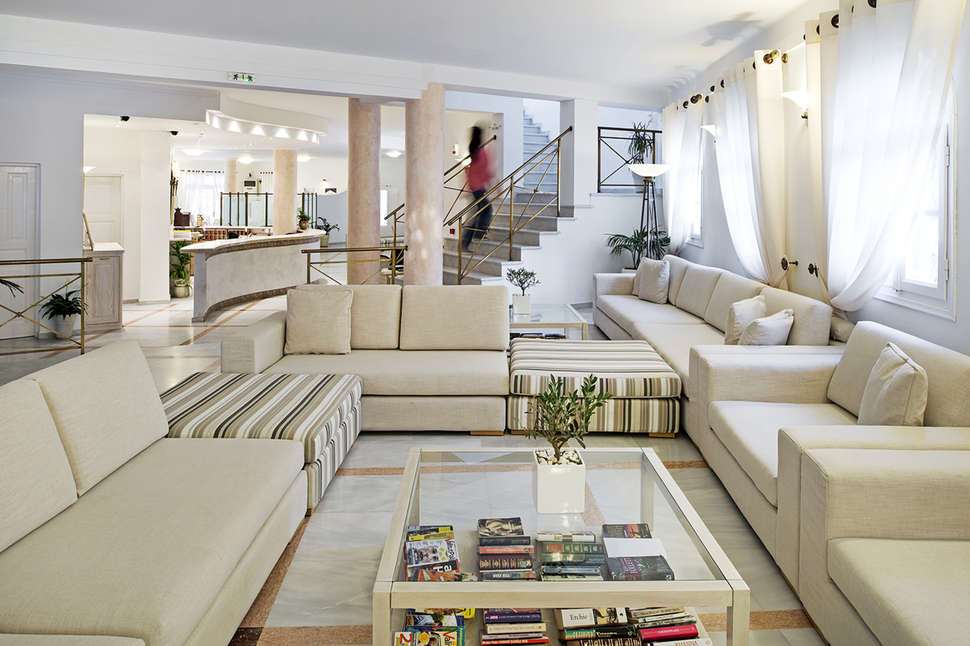 Een foto van het interieur van Aegean Plaza Hotel