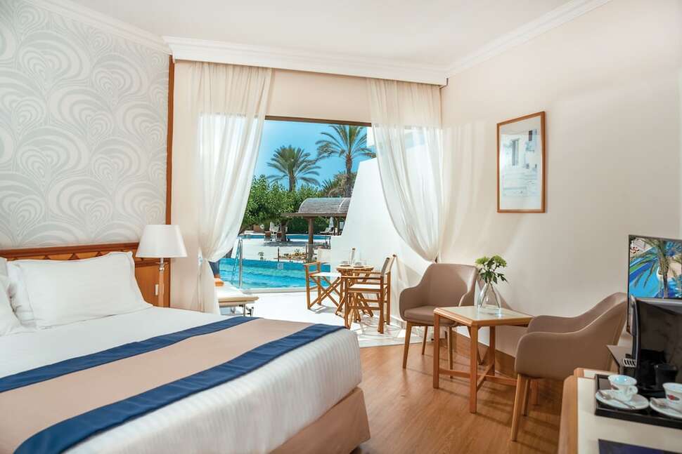 Een foto van Constantinou Bros Athena Beach Hotel