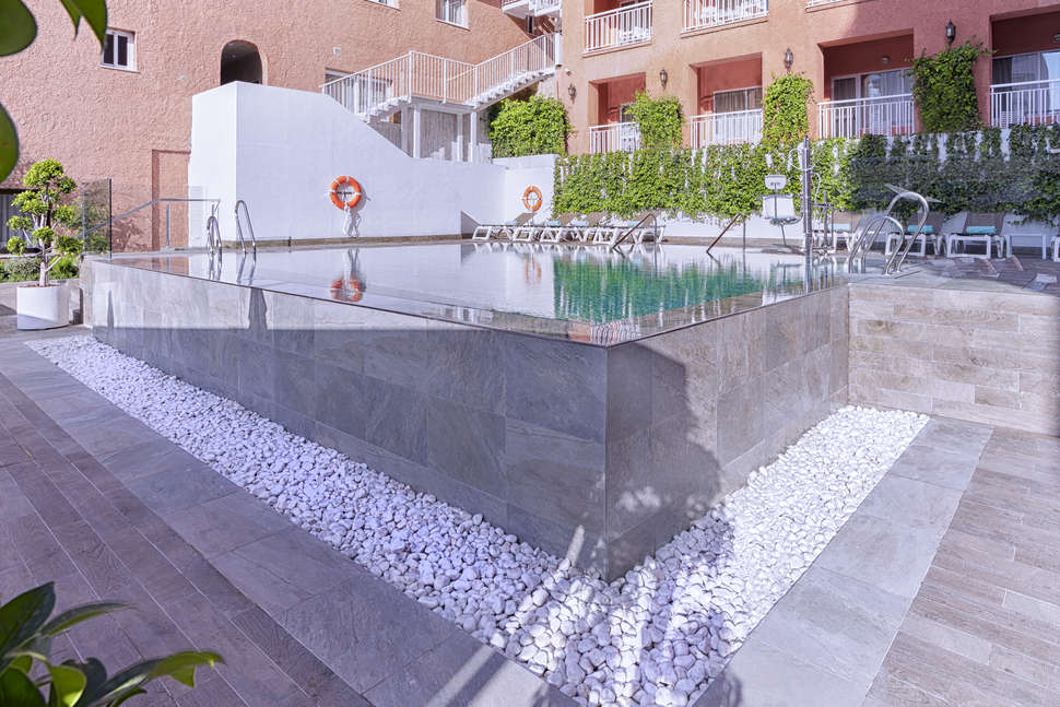 Een foto van het zwembad bij Hotel Fenix Torremolinos
