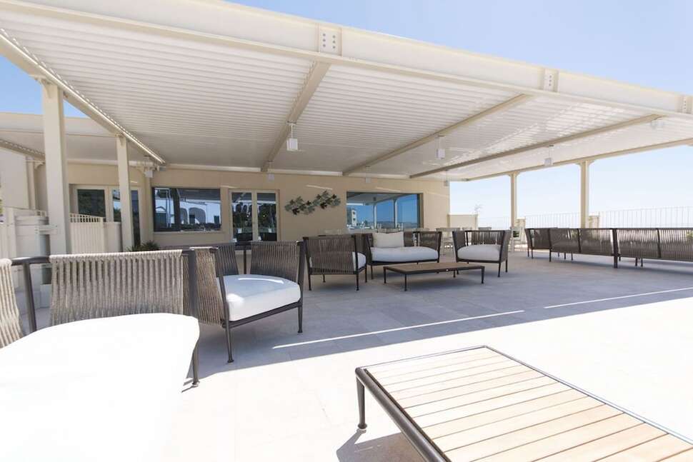 Een foto van het terras bij Est Hotel