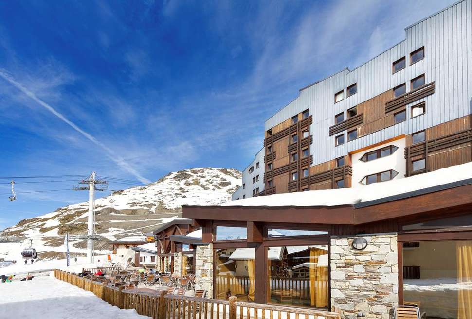 Een foto van de buitenkant van Hotel Club MMV Les Arolles