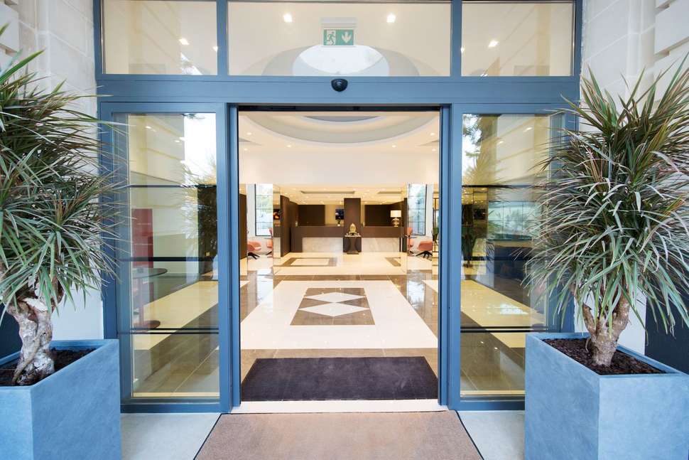 Een foto van de buitenkant van Urban Valley Resort & Spa