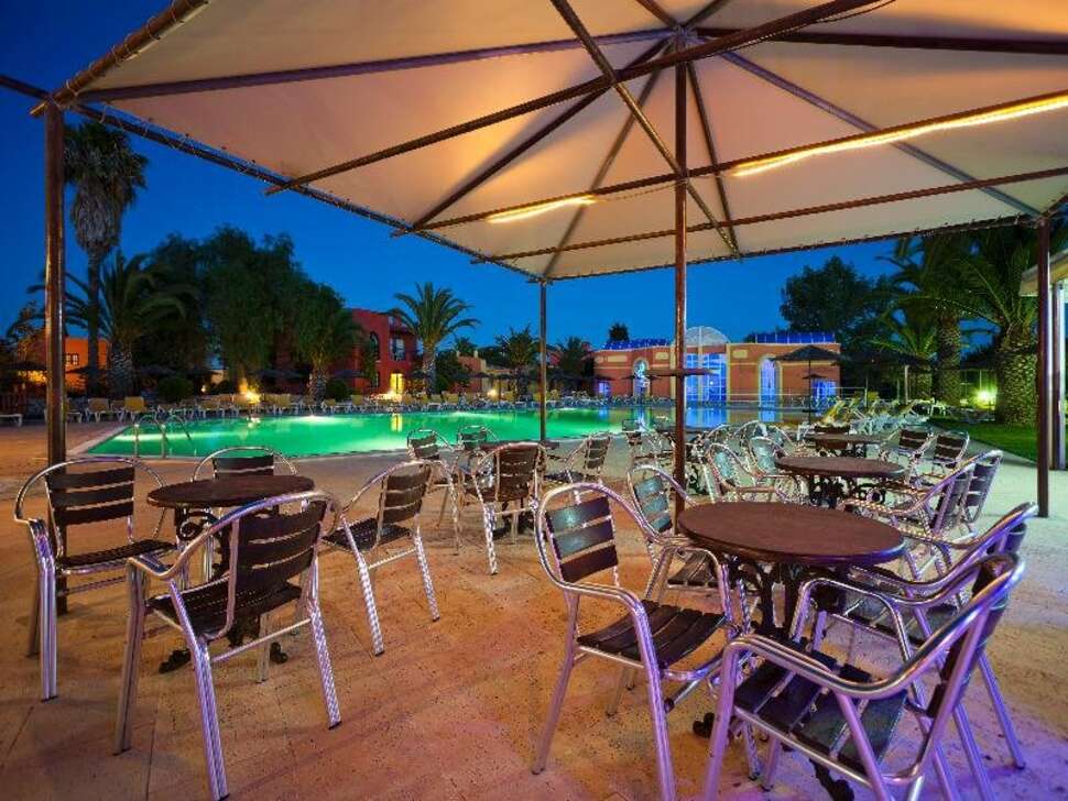 Een foto van het terras bij Colina Village
