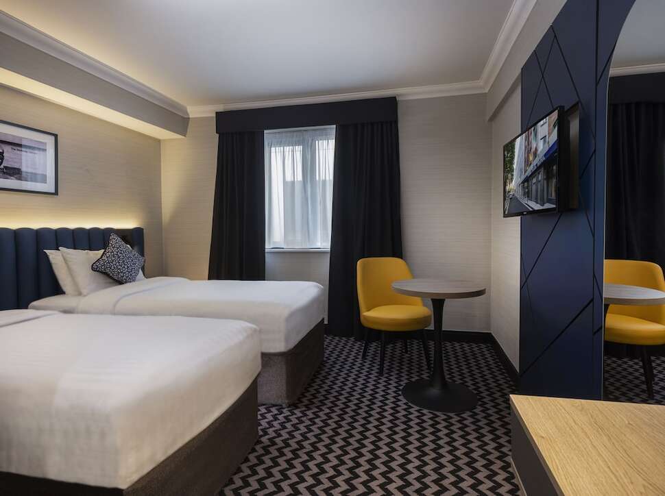 Een foto van The Academy Plaza Hotel
