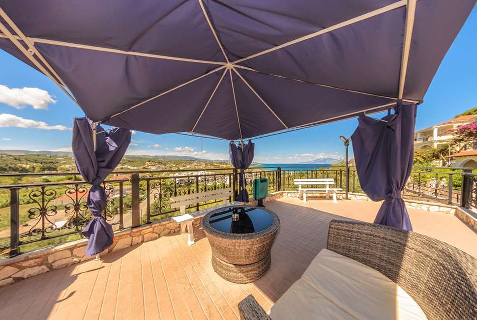 Een foto van het terras bij Zante Palace