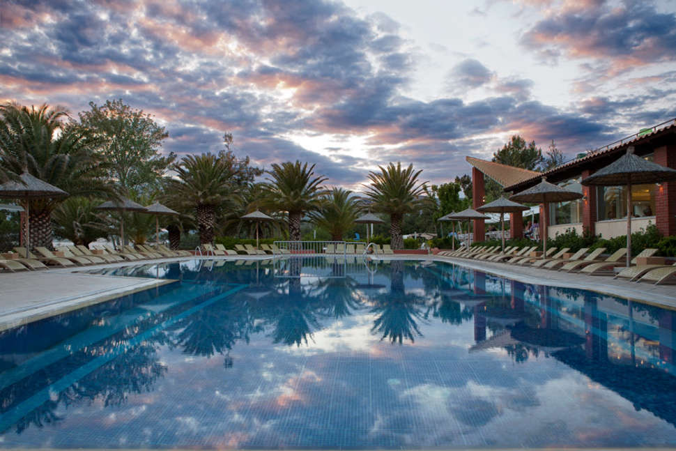 Een foto van het zwembad bij Alexandra Beach Thassos Spa Resort