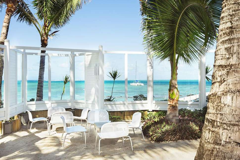 Een foto van het terras bij Tropical Attitude
