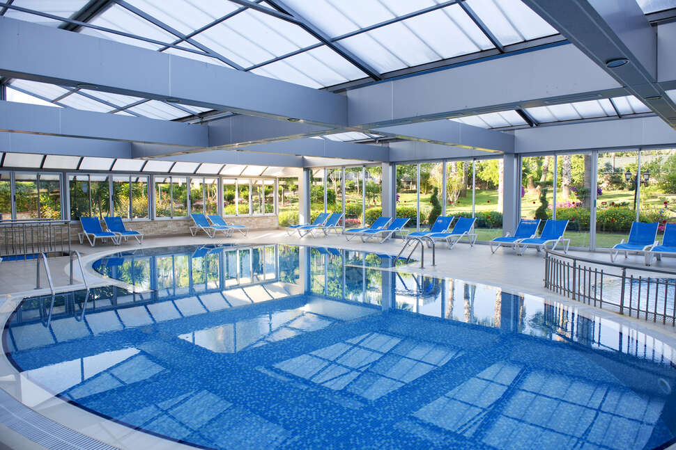 Een foto van het zwembad bij Doganay Beach Club
