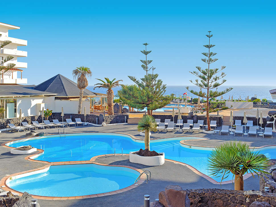 Een foto van het zwembad bij H10 Taburiente Playa