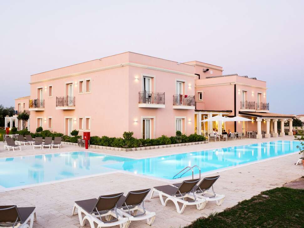 Ein Foto vom Pool im Hotel Danieli Pozzallo