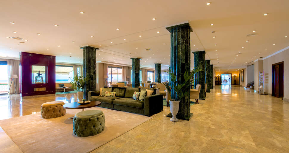 Een foto van het interieur van Hotel Nixe Palace