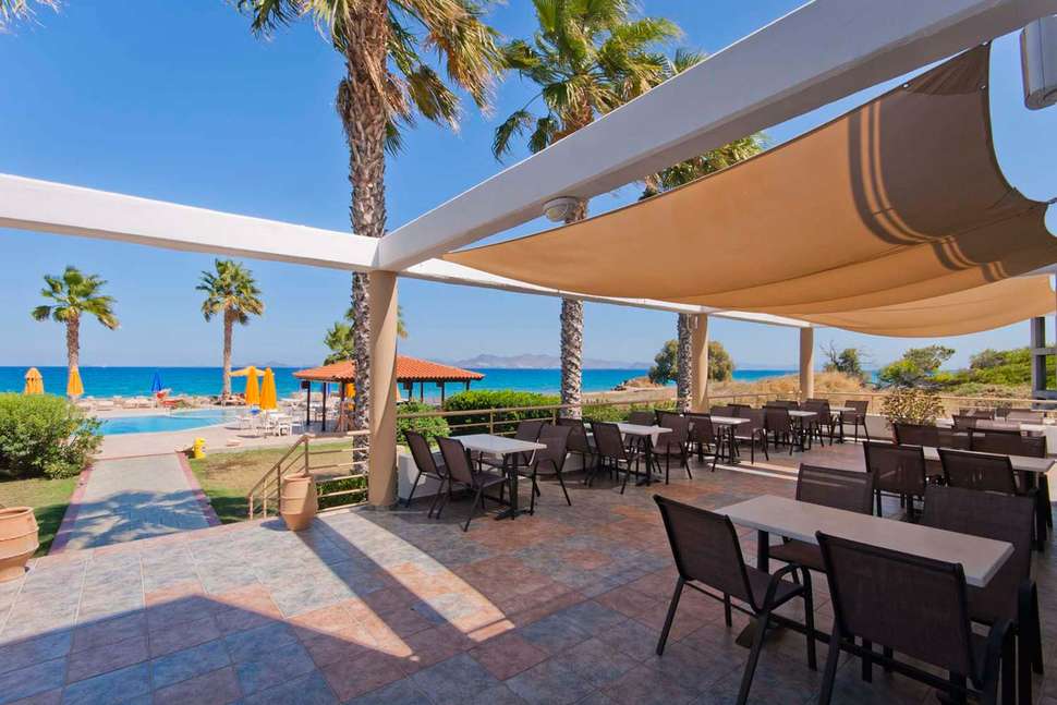 Een foto van het terras bij Irina Beach Aparthotel