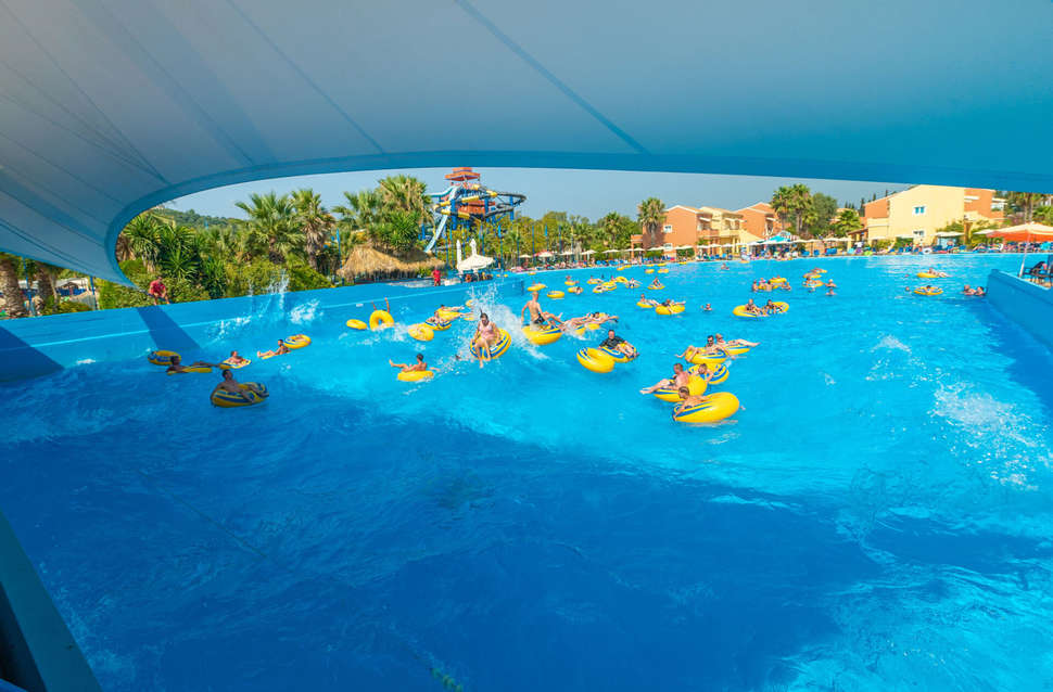Een foto van het zwembad bij Aqualand Resort