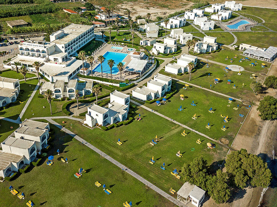 Ein Foto vom Pool im Aeolos Beach Hotel