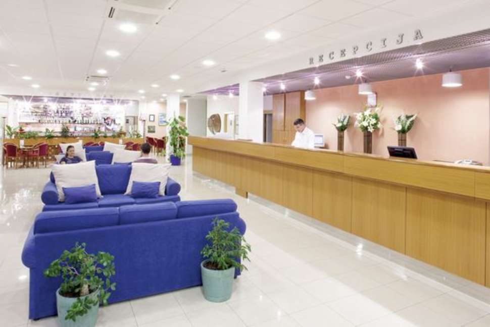 Een foto van het interieur van Bluesun Hotel Borak