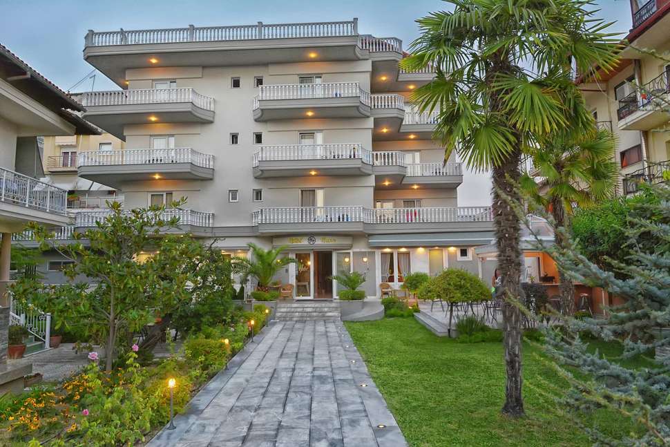 Een foto van de buitenkant van Hotel Ioni