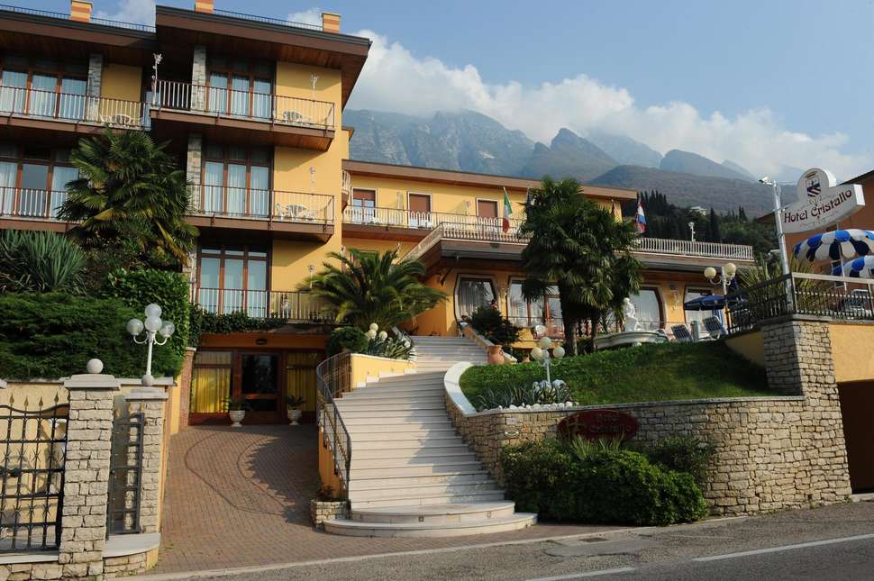 Een foto van de buitenkant van Hotel Cristallo Malcesine