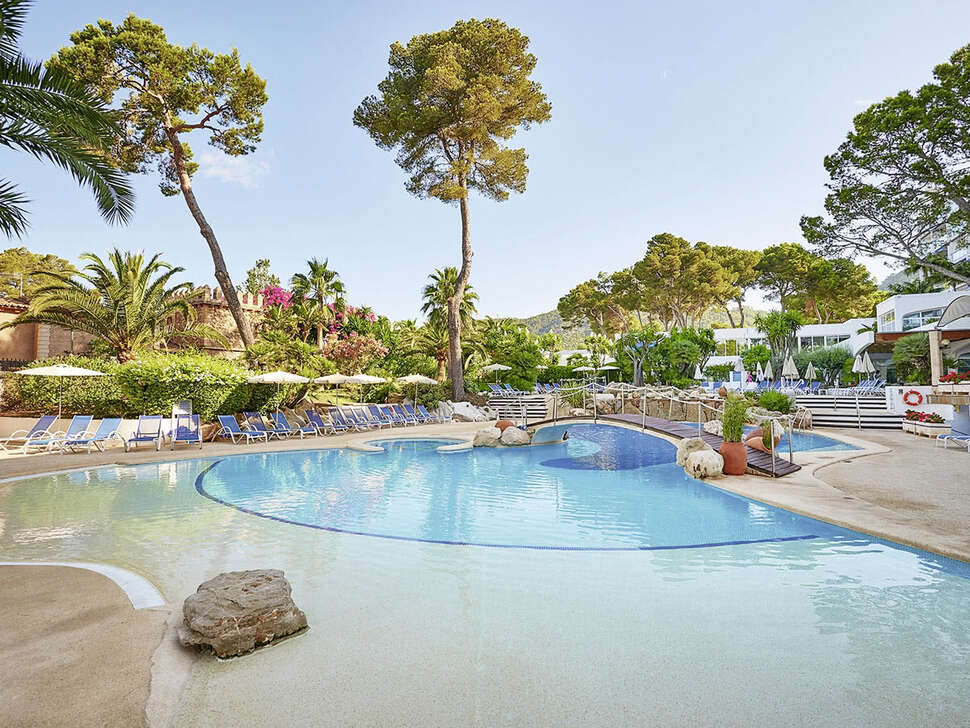 Een foto van het zwembad bij Hipotels Eurotel Punta Rotja Hotel