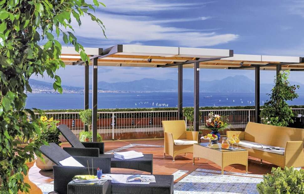 Ein Foto von der Terrasse im BW Signature Collection Hotel Paradiso