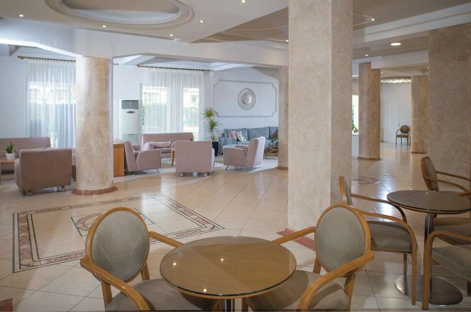 Een foto van het interieur van Cnic Gemini Hotel