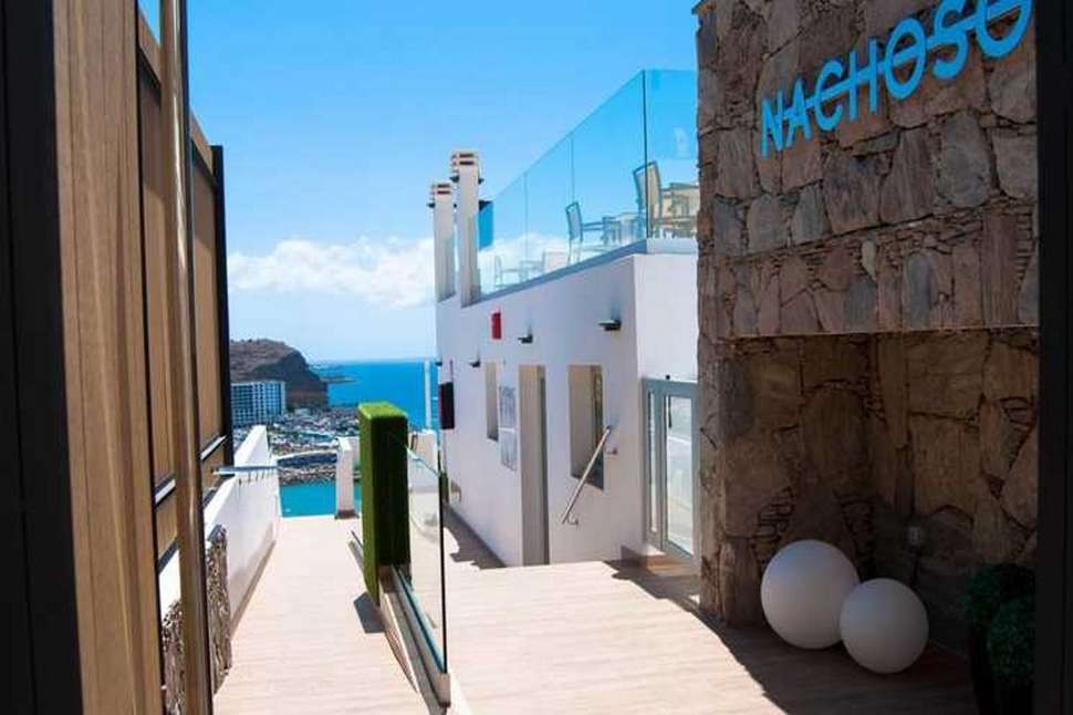Een foto van de buitenkant van IG Nachosol Premium Appartementen