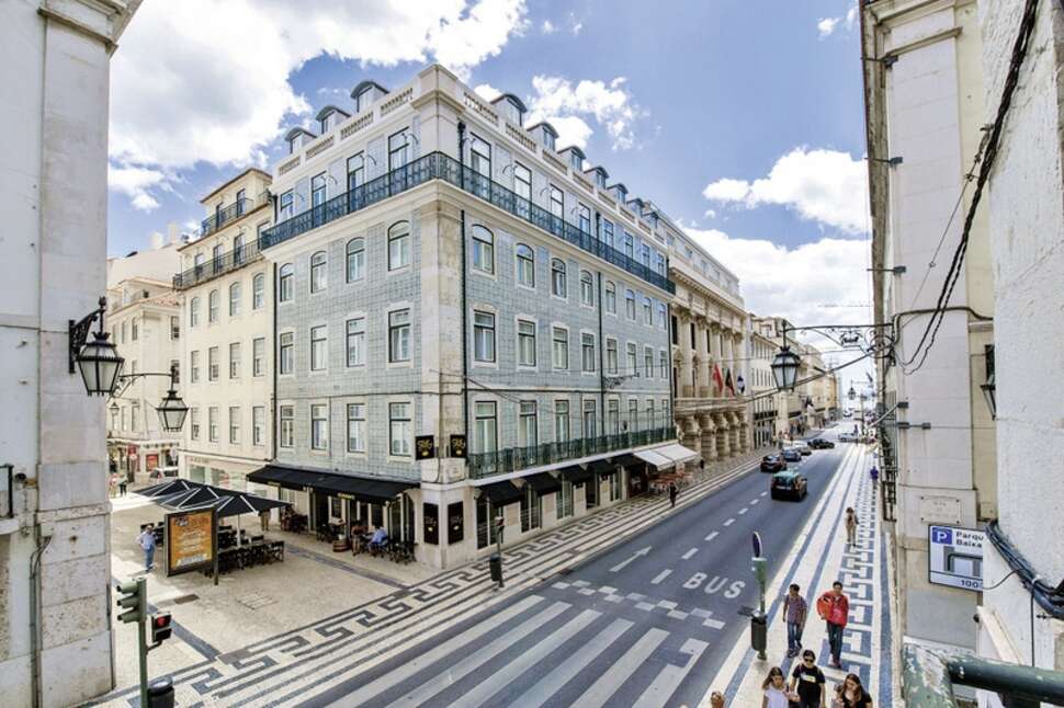 Een foto van de buitenkant van My Story Hotel Ouro